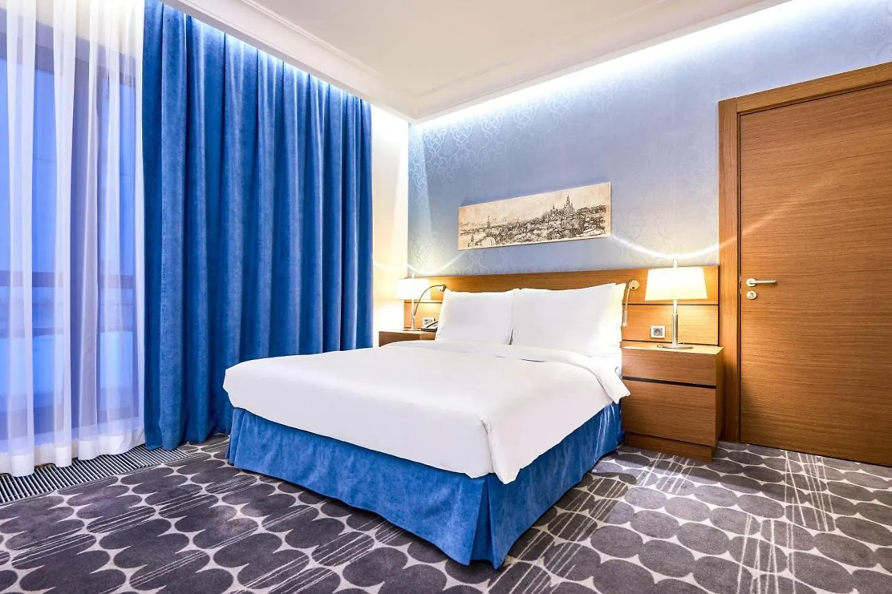 Radisson Blu Hotel, Kyiv Podil City Centre 4*,