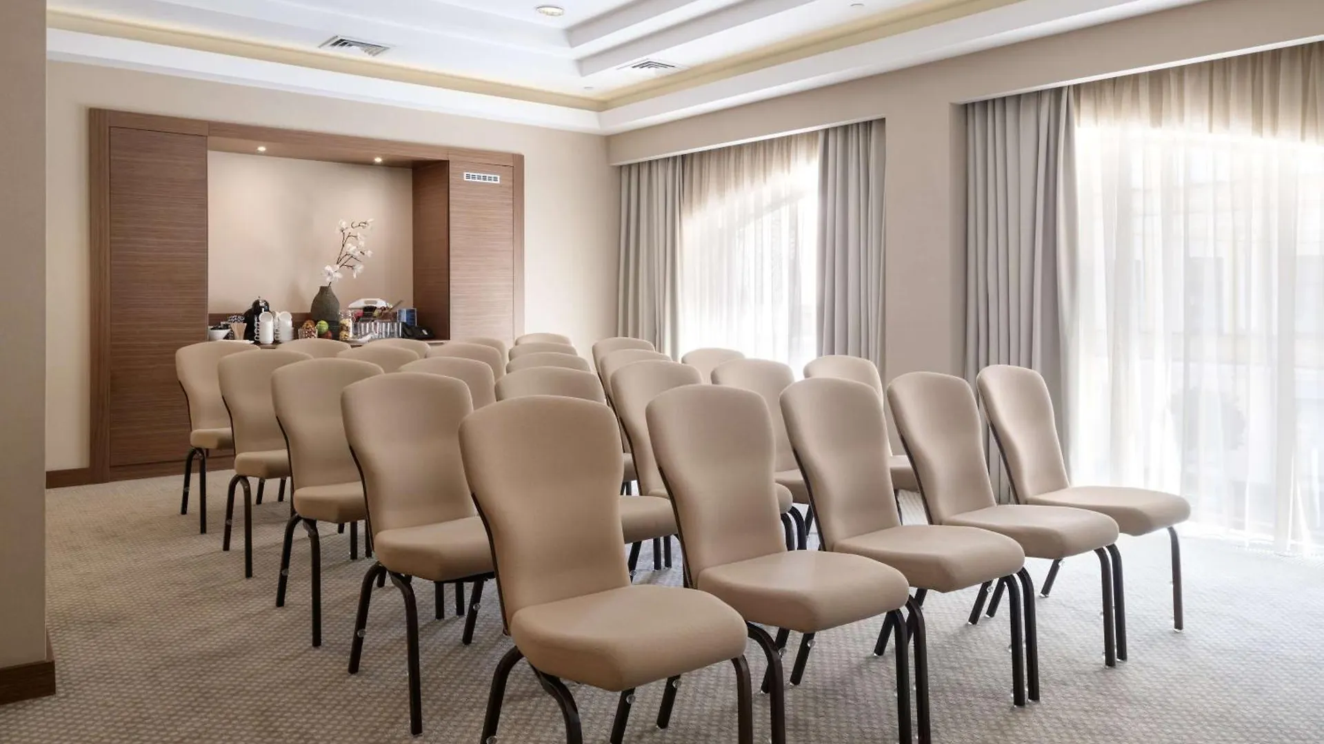 Radisson Blu Hotel, Kyiv Podil City Centre 4*,